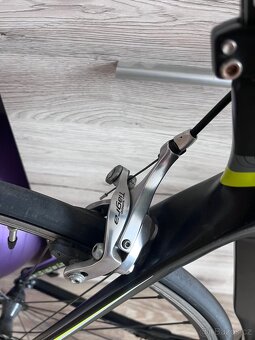 Karbonové silniční kolo Giant, velikost rámu M/L - 9