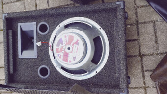 Prodám 2 bytelné korpusy na 12" +1" repro - 9