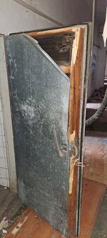 Izolované dveře z chladicích boxů+dřevěné futra - 9