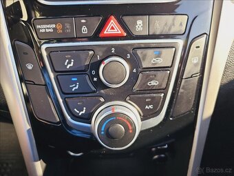 HYUNDAI I30 COMBI 1.6 CRDI 2016 81 kW TRIKOLOR WEEKEND - 9