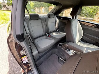 VW Beetle 1,2 TSI 77KW DESING-top stav-serviska, bez koroze - 9