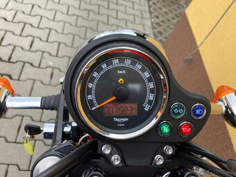 Triumph Bonneville 900 - 9