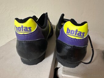 Botas tretry NOVÉ - 9