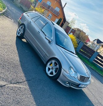 Mercedes-Benz W203 C320 - 9