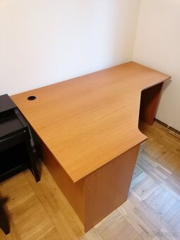 Kancelářský stůl - 9