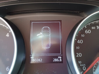 VW Golf 1.6 TDi 85kW BMT variant DSG -automat - 9