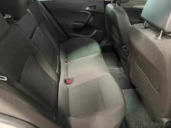 Opel Insignia 2.0 CDTi , 118 kW nafta, 2011 - 9