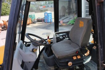 Traktorbagr JCB 3cx rok 00 a ca 10 tis mth - 9