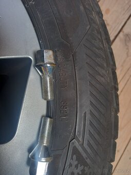 Prodám kola s pneu na Mercedes Vito - 9