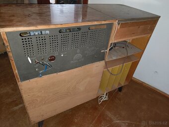 Staré rádio gramofon Supraphon model LE61 - 9