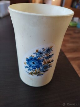 Retro kelímky atd - 9