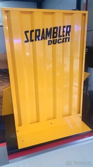 Kovová stěna a podstavec na motocykl Ducati Scrambler - 9