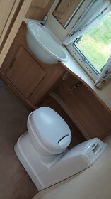 Coachman 470, anglický karavan pro 2-3 osoby - 9