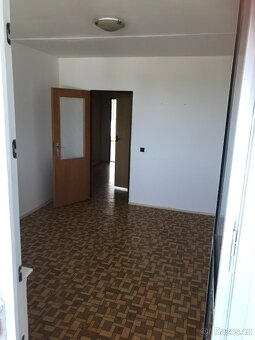 Velký, dougenerační byt 4+1 hledá nové páníčky. - 9