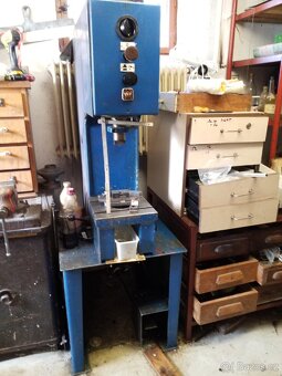 Prodám hydraulický lis PYE 3.153 - 9