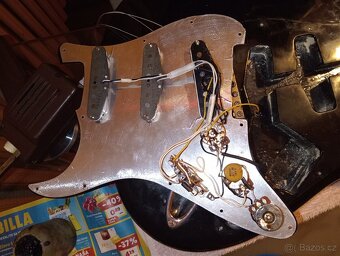 Greco Stratocaster Spacey Sound 81-snímače USA Fender 79-81 - 9