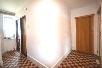 Pěkný 2+1, 60,4 m2, v cihlovém domě, se dvěma balkony, Žate - 9