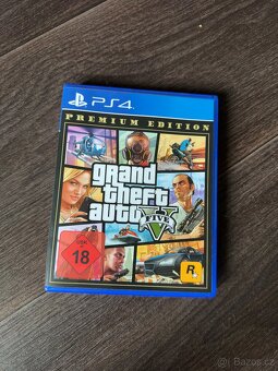 Ps4 pro 1tb +3x ovladač +4hry - 9