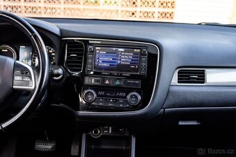 Mitsubishi Outlander Hybrid 2013 - 9
