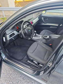 Prodám BMW E90 325i LCI - 9