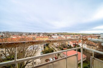 Byt 3+1 na prodej, osobní vlastnictví, centrum UH - 9