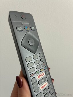 Stříbrná televize Philips - 9