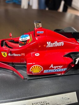 Ferrari F310/2 1:18(1996) - 9