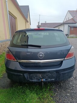OPEL Astra 1.9CDTI 88kw Hatchback Rok.2007 - 9