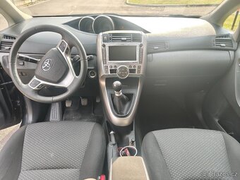 Toyota Verso 2.2D prémium 7 míst dovoz Švýcarsko - 9