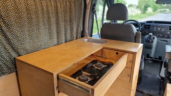 FORD TRANSIT TOURNEO - Spolehlivý společník na cesty s vesta - 9