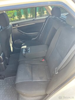 Toyota Avensis 2.0 D4D kombi - 9