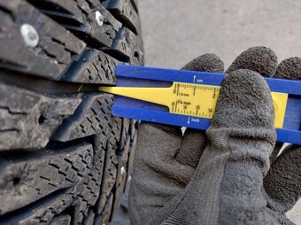 Zimní sada s hřeby Nokian Hakkapelitta 8 235/40 R18 95T XL - 9