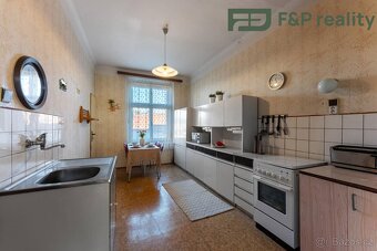 Prodej  rodinného domu v centru Příbrami se 2 bytovými jedno - 9