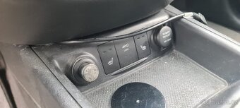 Hyundai Santa fe 2,2 Crd 114 kw,4x4,r.v.03/2007 - 9