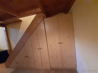 2 postele, pod nimi skříně - 9