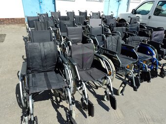Skládací mechanický invalidní vozík se ZÁRUKOU - 9