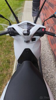 Honda SH 350i Nový skútr 920Km - 9