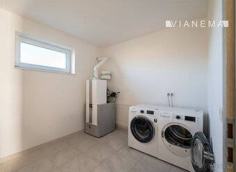 POUZE U NÁS Na prodej 5i velkorysý dům, Zamarovce, okres TN - 9