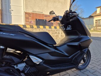 Prodám HONDA PCX125 DX, r. v. 2025, ABS, TC, ČR, 2015km - 9