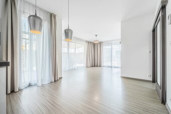 Prodej RD 5+kk/terasa, bazén, zimní zahrada, tepelné čerpadl - 9