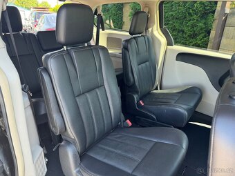 Lancia Voyager Gold 3.6 RT tacho 156000KM EU 2012 - 9