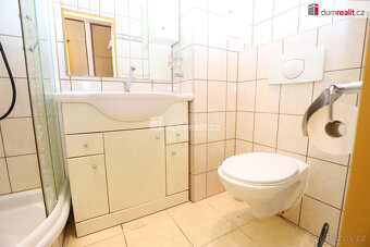 Prostorný udržovaný byt 3+1 v přízemí cihlové budově v klidn - 9