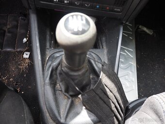 Volkswagen Golf 1.6 KLIMA, TP DE, ZÁVADA - 9