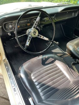 Ford Mustang z roku 1965 s původním C-code 289 V8 motorem - 9