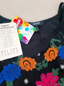 Vyšívané šaty Desigual - 9