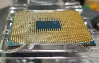 AMD Ryzen 3 3200G - 9