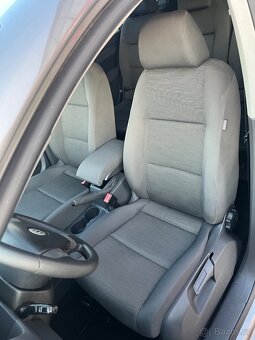 Volkswagen Touran TrendLine 1.6 Benzin = Top Stav = - 9