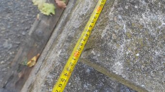 Staré kamenné stříšky, střechy, pískovcové hlavice, 5 ks - 9