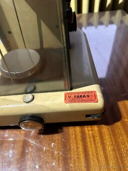 Laboratorní váha - 9