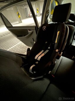 Autosedačka Maxi Cosi Rock se základnou - 9